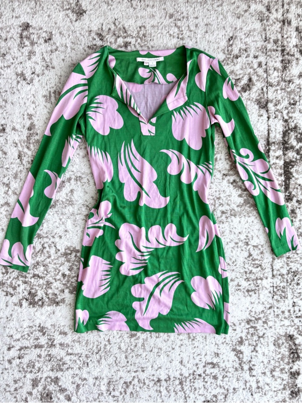 Y2K Diane Von Furstenberg 100% Silk Green & Lilac Floral Long Sleeve Mini Dress